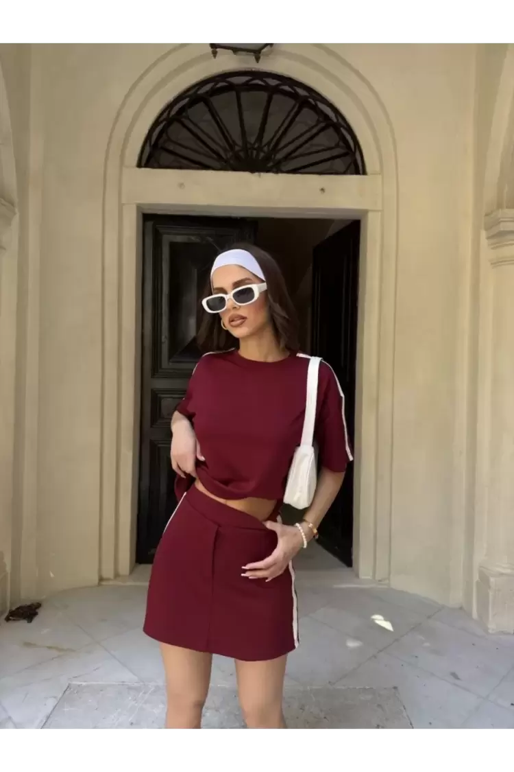 Yumuşak dokulu Kumaş Kadın Parçalı Bisiklet Yaka T-shirt Mini Şortlu Etek İkili Takım -Bordo