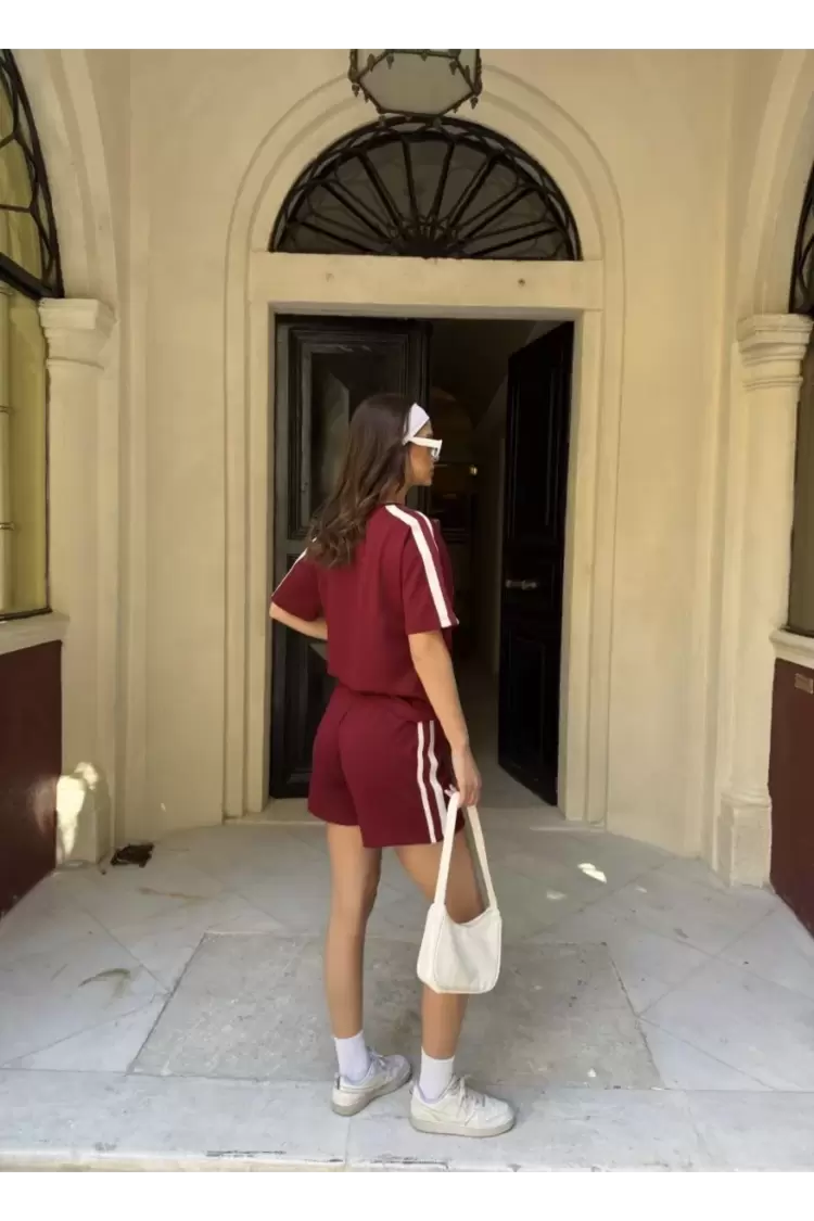 Yumuşak dokulu Kumaş Kadın Parçalı Bisiklet Yaka T-shirt Mini Şortlu Etek İkili Takım -Bordo
