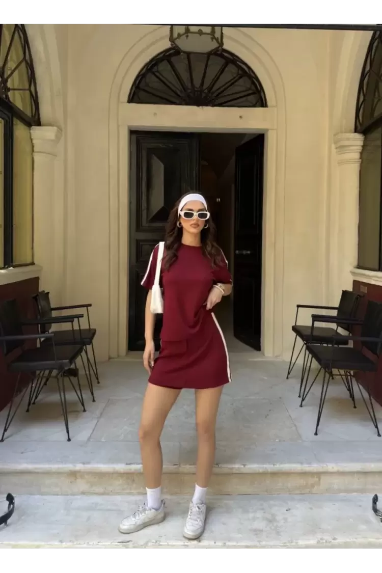 Yumuşak dokulu Kumaş Kadın Parçalı Bisiklet Yaka T-shirt Mini Şortlu Etek İkili Takım -Bordo