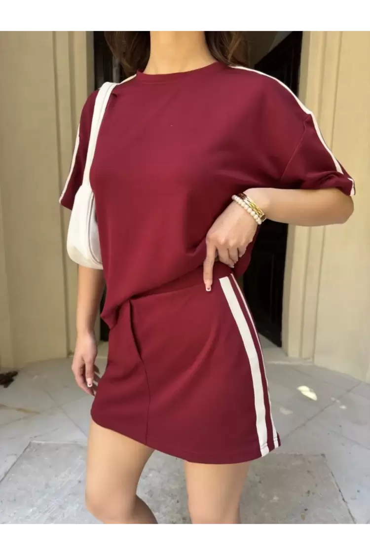 Yumuşak dokulu Kumaş Kadın Parçalı Bisiklet Yaka T-shirt Mini Şortlu Etek İkili Takım -Bordo