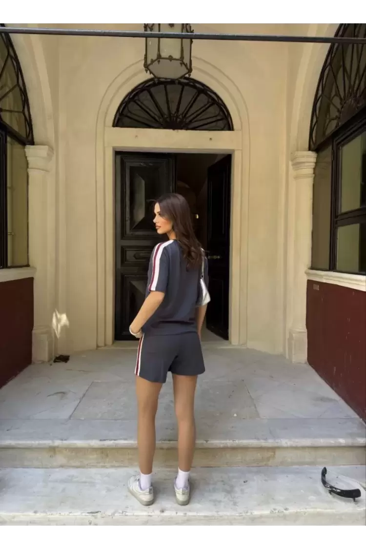 yumuşak dokulu Kumaş Parçalı Bisiklet Yaka T-shirt Mini Şortlu Etek İkili Takım - Füme