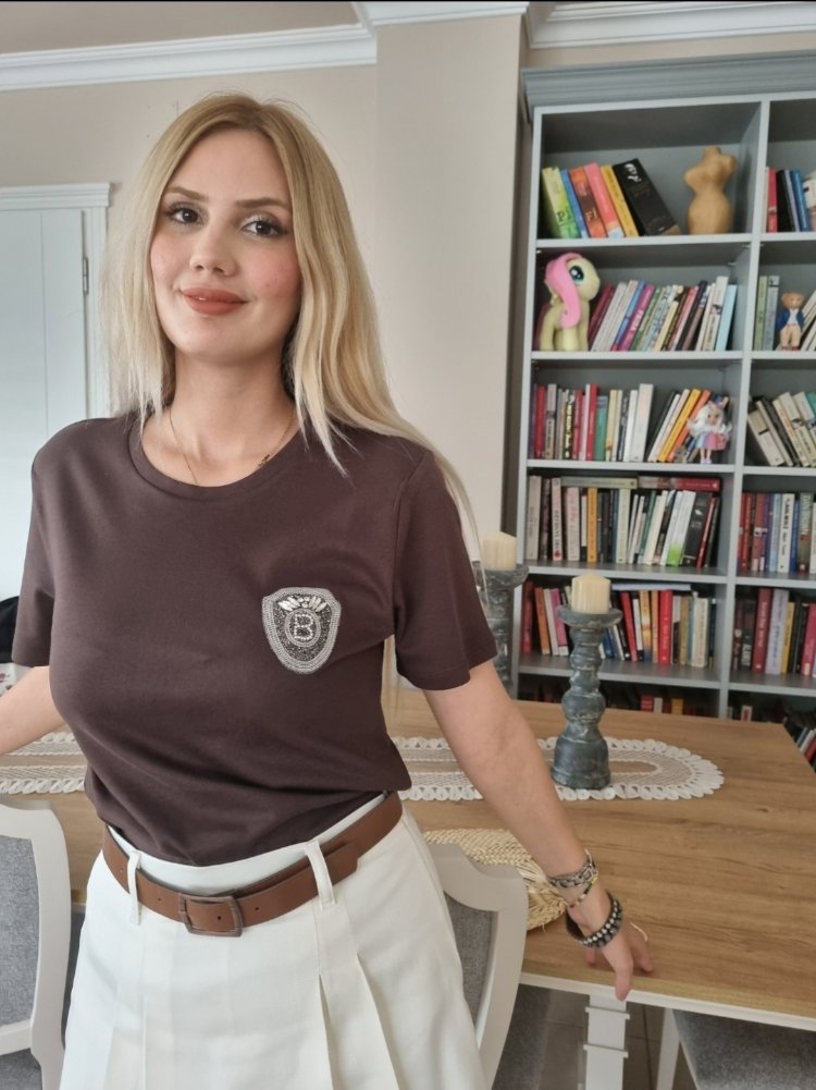 kahve rozet tişört