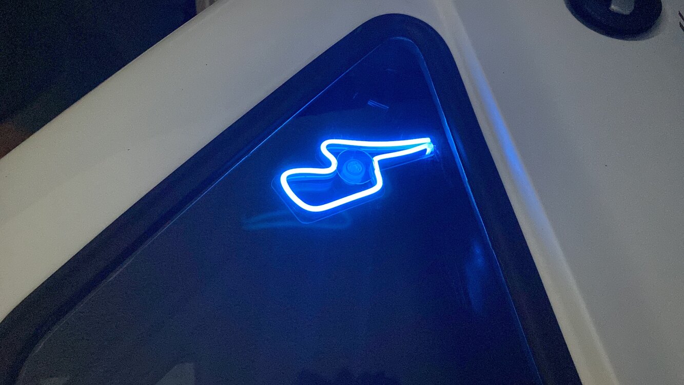 Araç Cam İçi Vantuzlu Neon LED (Şimşek Görüntüsü)