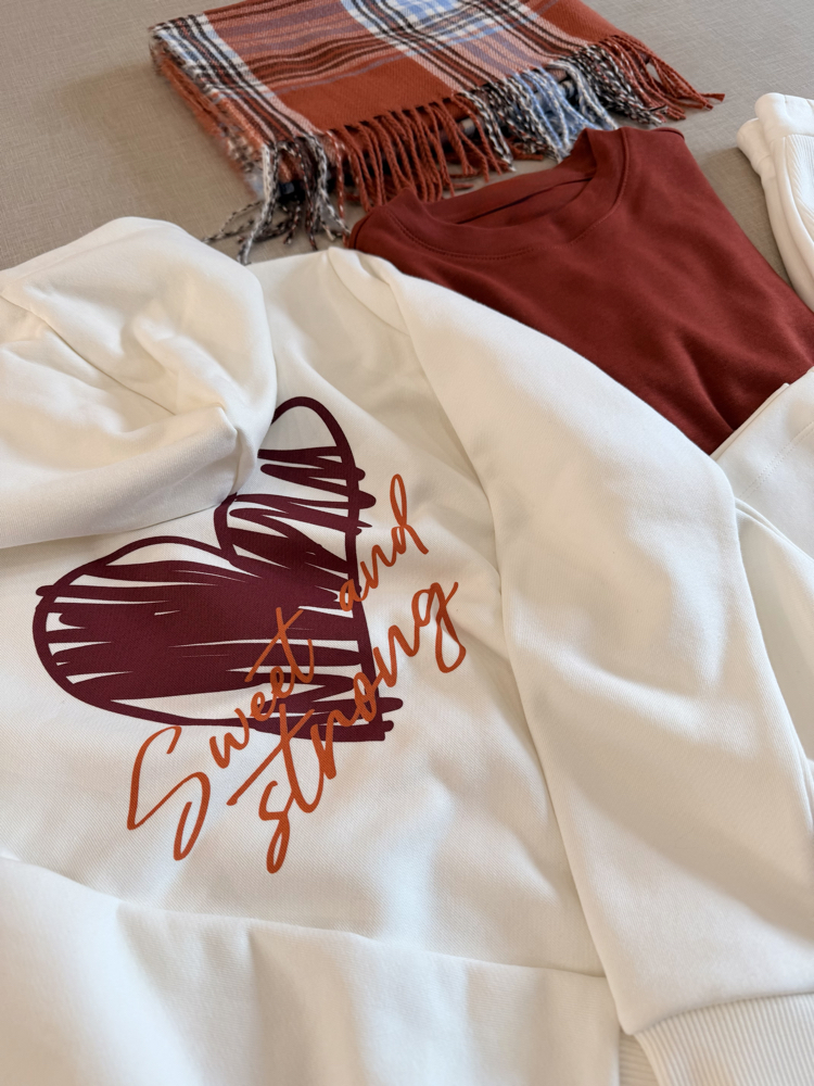 Arkası Yazılı Ekru Kapşonlu Sweatshirt
