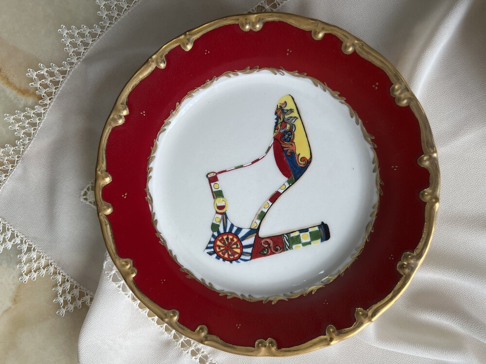 Kırmızı Dolce Gabbana Ayakkabı Desenli Pasta Tabağı