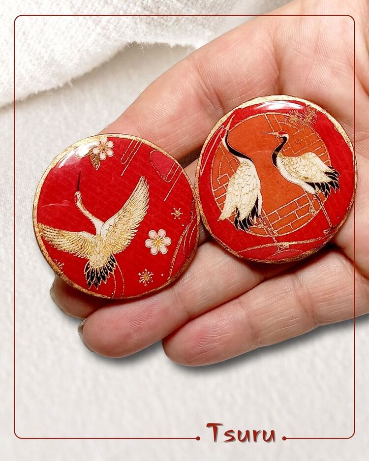 Akari Koleksiyonu Tsuru Seri Turna Kuşu Motifli Kırmızı Polimer Kil Küpe 