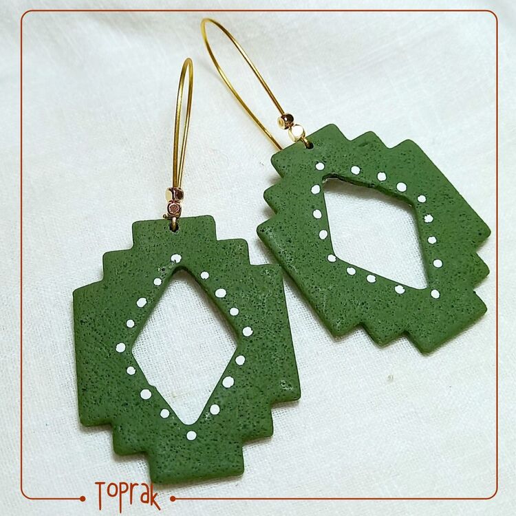 Toprak Küpe 