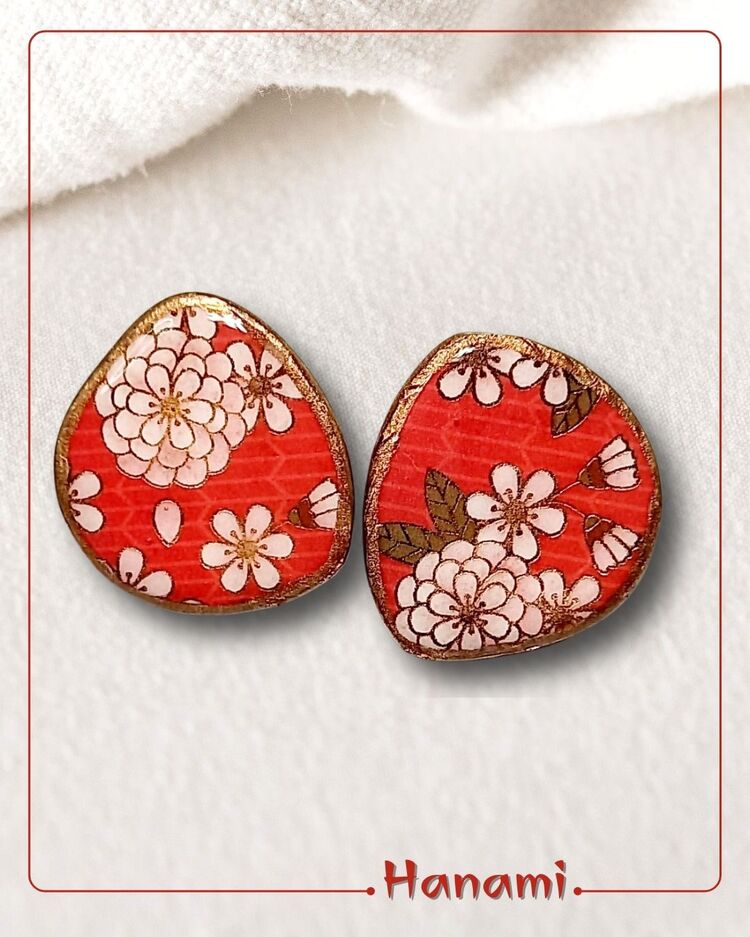 Akari Koleksiyonu Hanami Seri Sakura Motifli Kırmızı Polimer Kil Küpe 