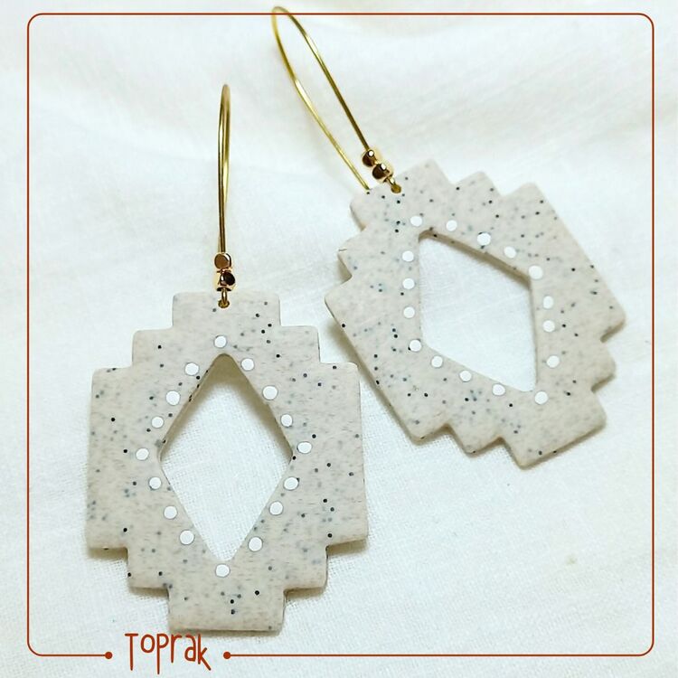 Toprak Küpe 