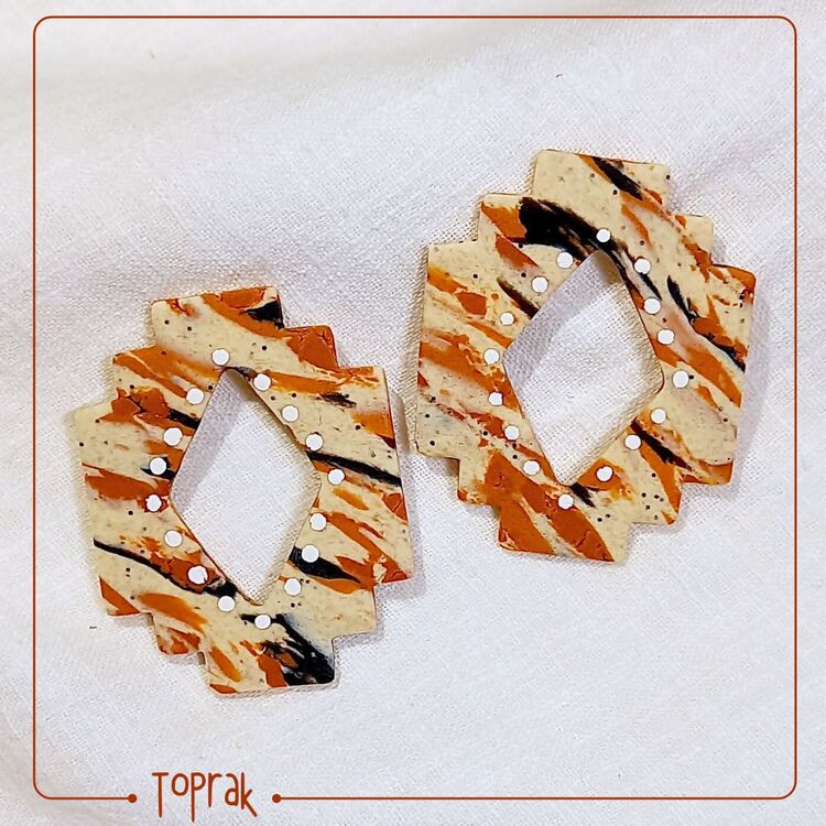 Toprak Küpe 
