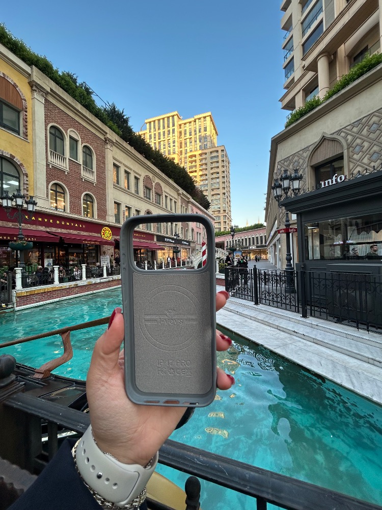 İphone Taşlı MagSafe Kartlıklı Kılıf