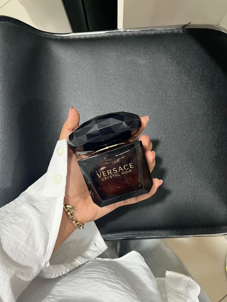 Versace Crystal Noir Eau De Parfum Kadın Parfüm 100 ML