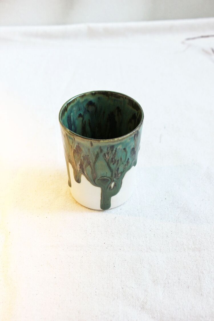 El yapımı stoneware kupa