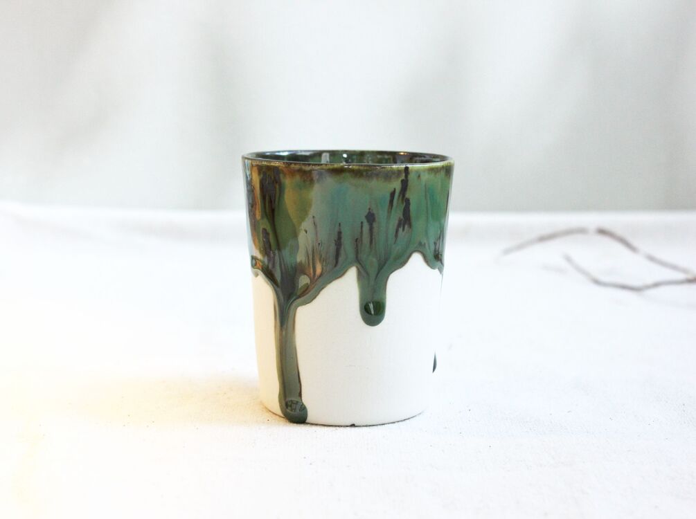 El yapımı stoneware kupa