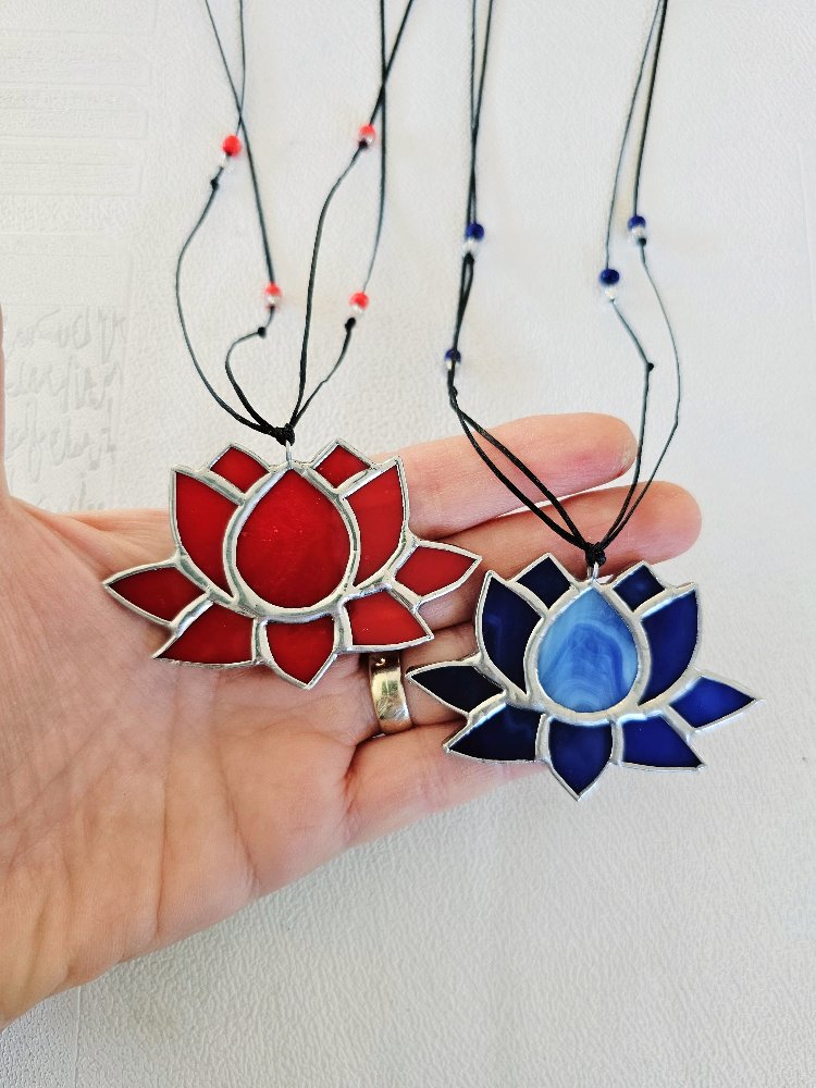 Lacivert Mavili Lotus Kolye