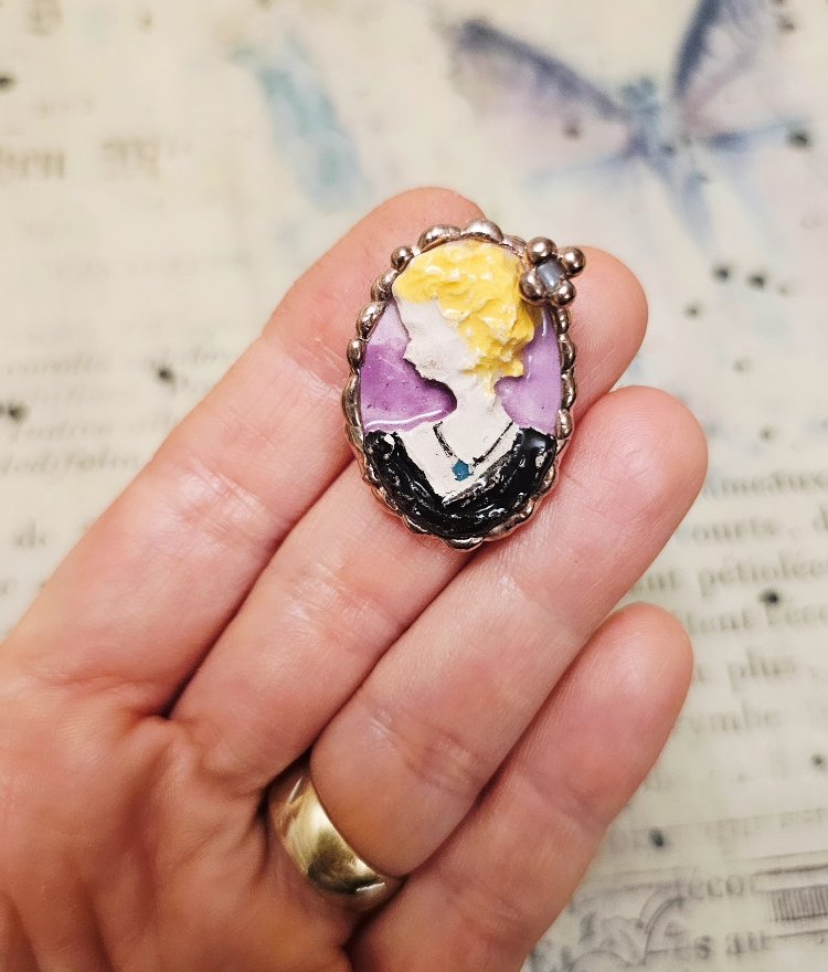 Cameo Broş