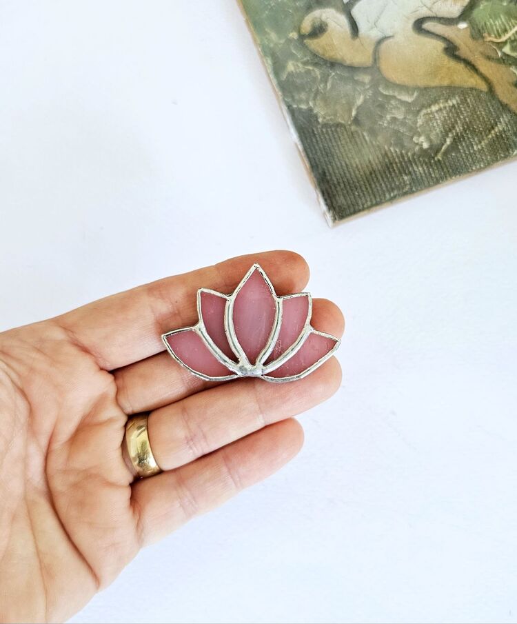 Pembe Lotus Broş