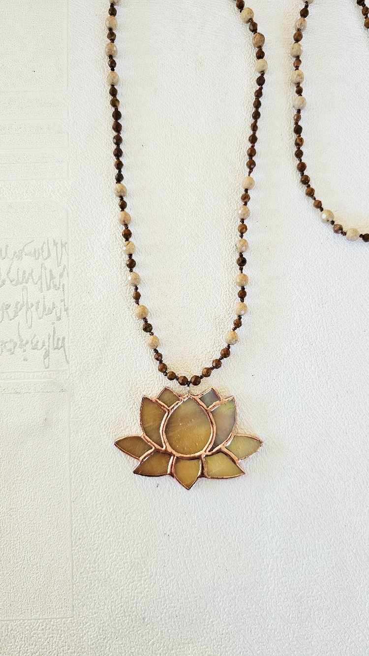 Sedefli Opal Lotus Kolye