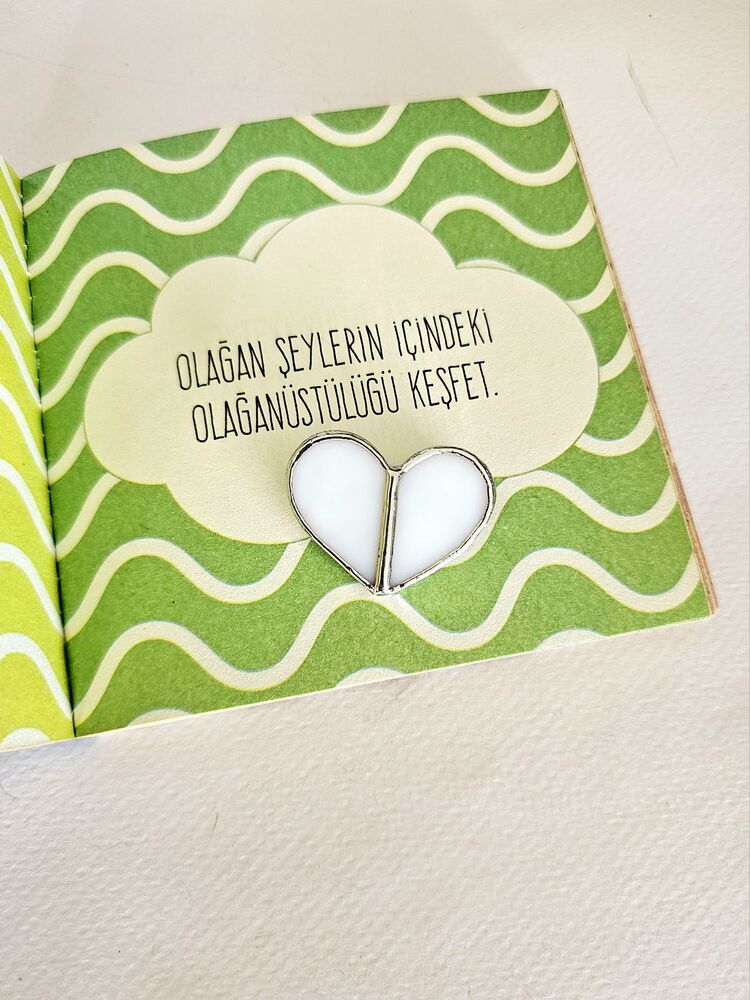 Beyaz Kalp Broş