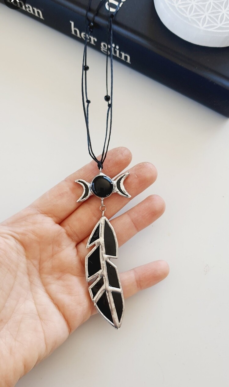 Hekate Sembollü Tüy Kolye