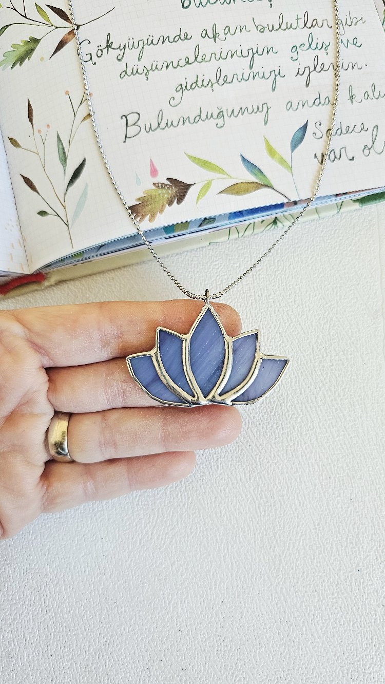 Mor Lotus Kolye