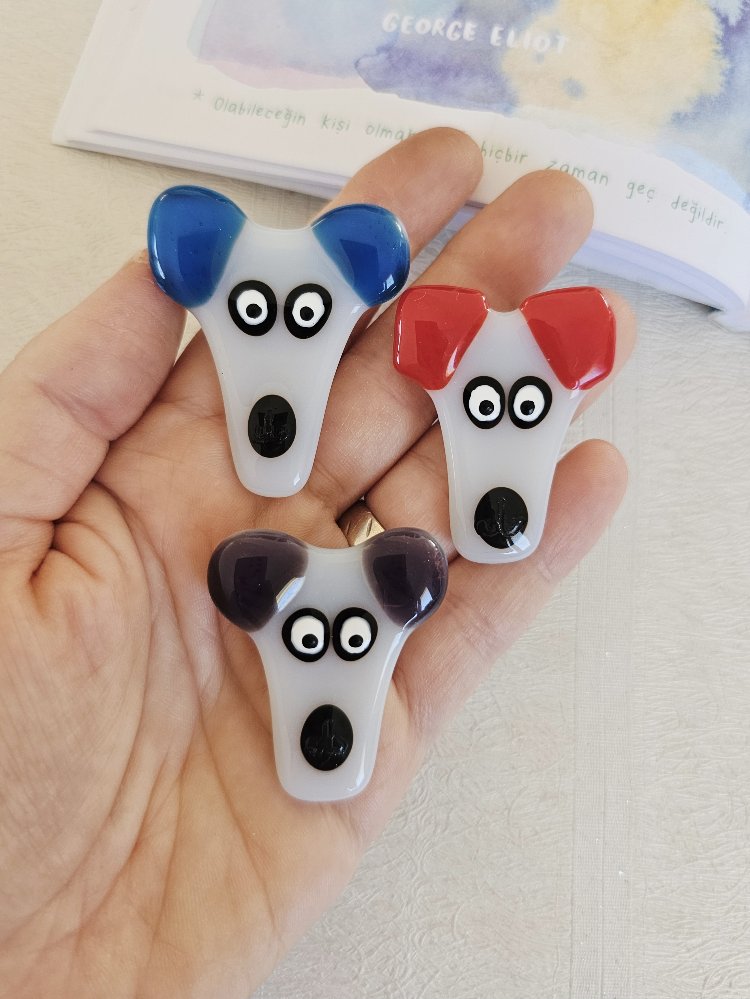 Köpek Broş