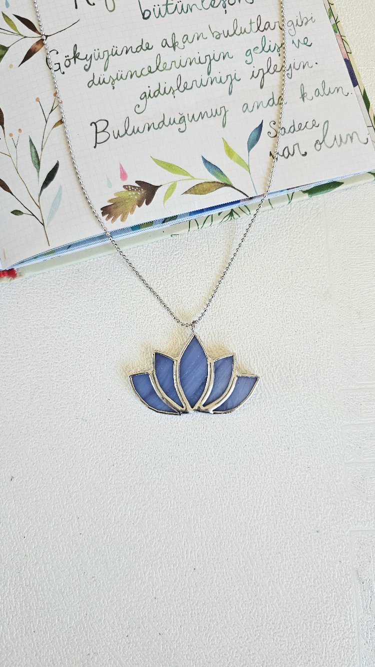 Mor Lotus Kolye