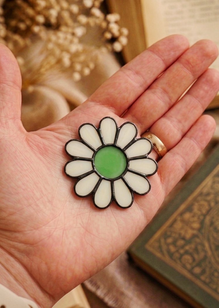 Srebrenitsa Çiçeği Broş