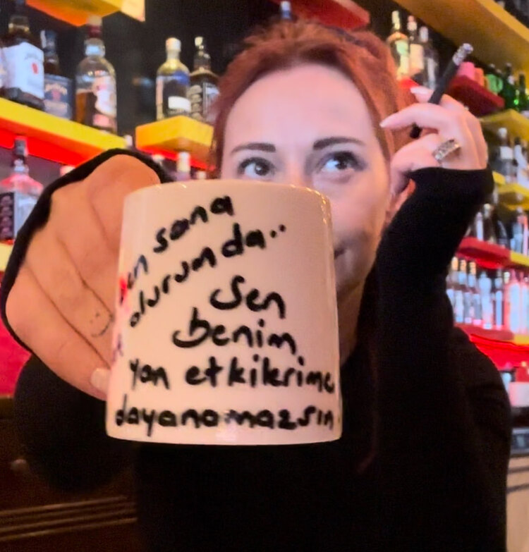 Aslında ben sana ilaç olurum da..Sen benim yan etkilerime dayanamazsın