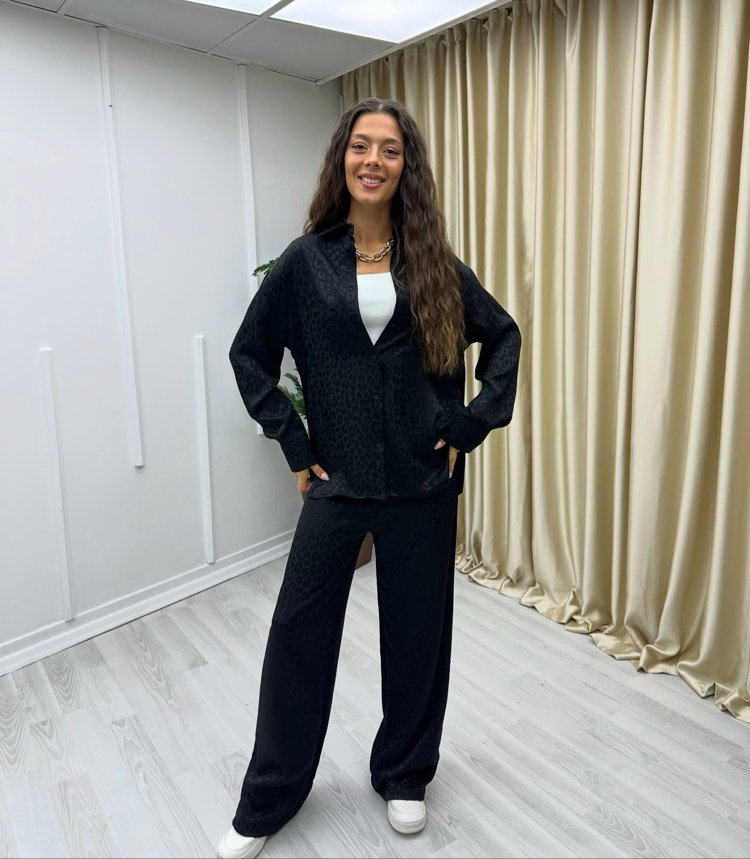 Siyah Leopar Desenli Saten Takım