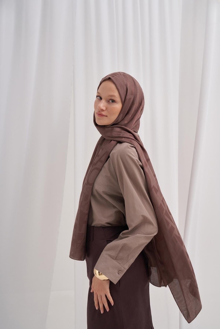 Yazı Desen Jakar İtalyan İpekli Şal - Soft Brown 