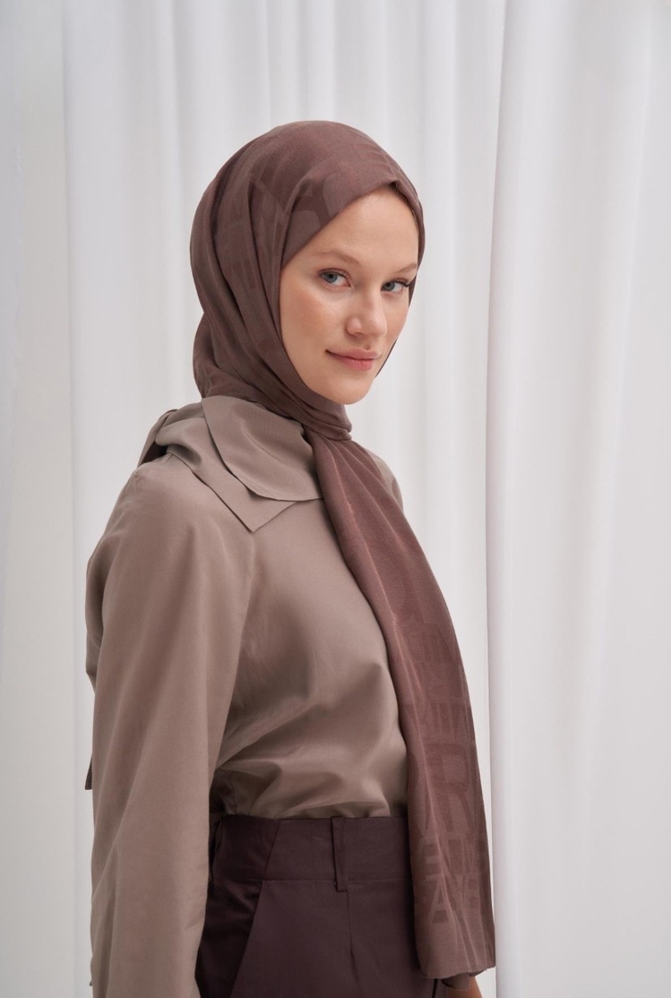 Yazı Desen Jakar İtalyan İpekli Şal - Soft Brown 