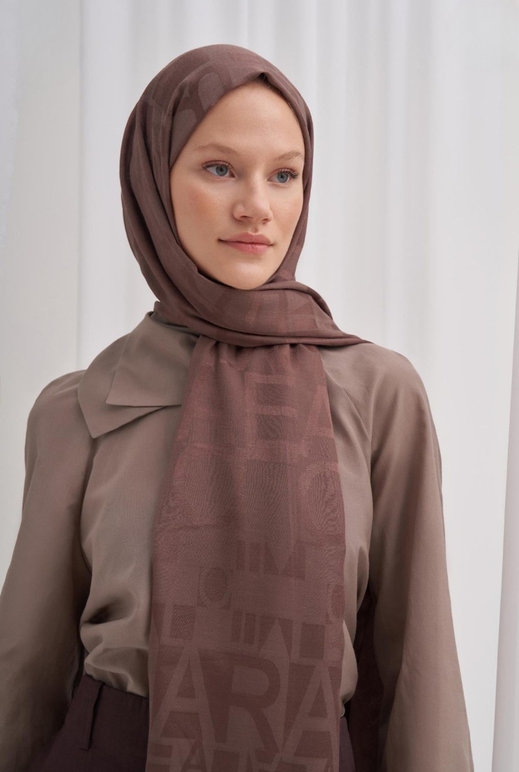 Yazı Desen Jakar İtalyan İpekli Şal - Soft Brown 