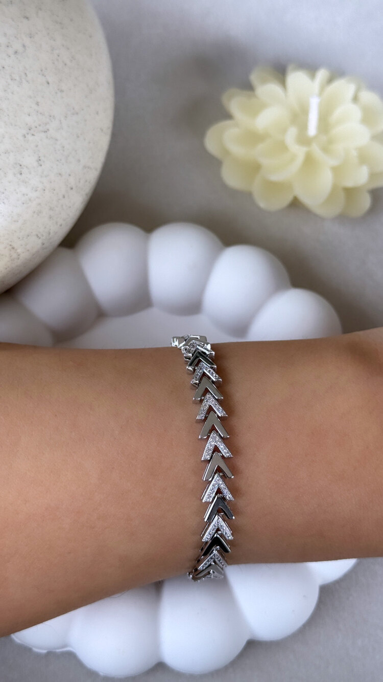 Silver Çelik V Model Bileklik