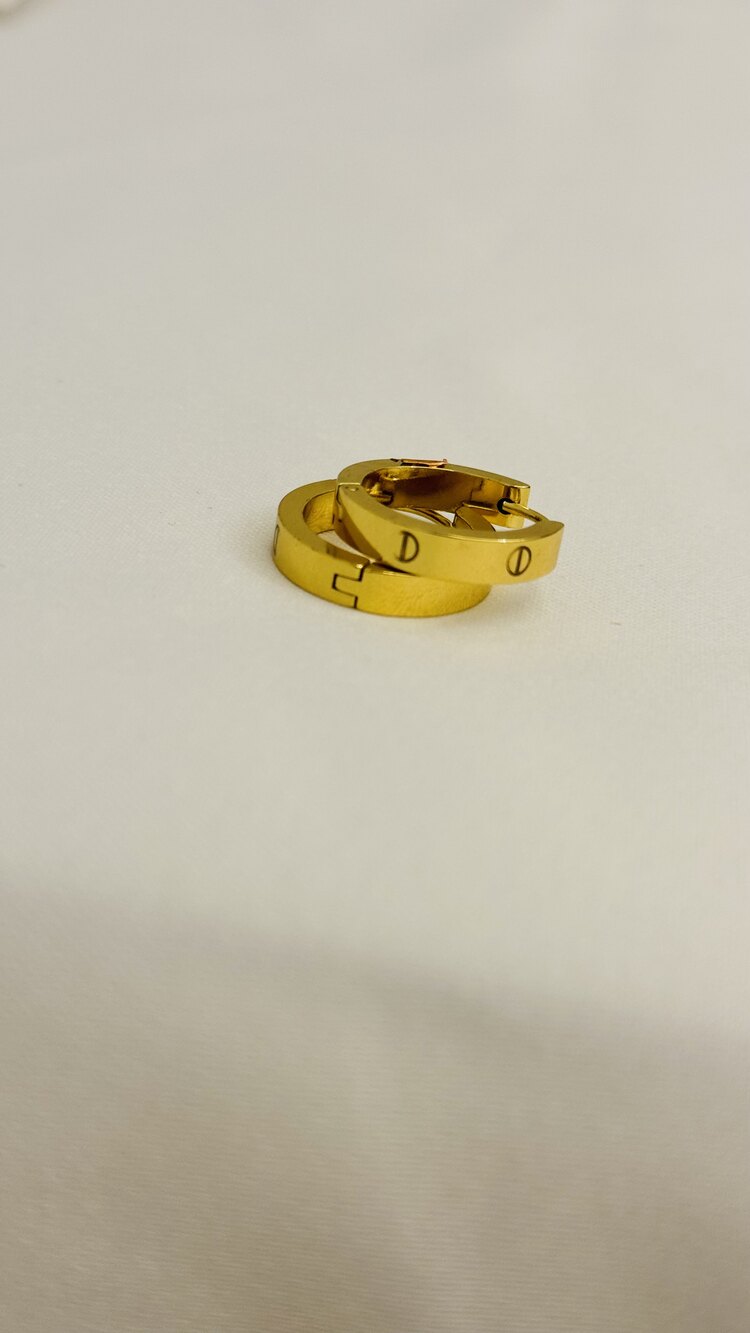 Gold cartier küpe