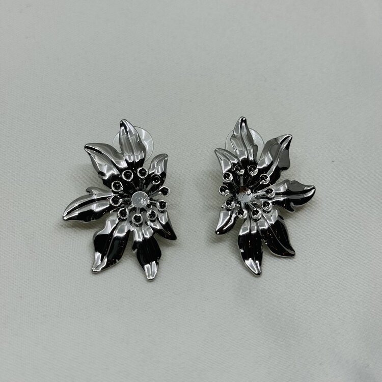 Yarım yaprak model silver küpe