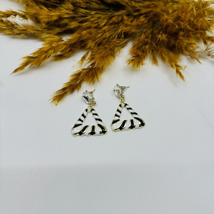 Üçgen zebra desen küpe