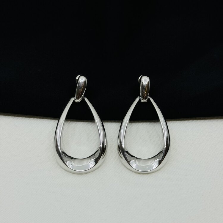Oval halka silver küpe.