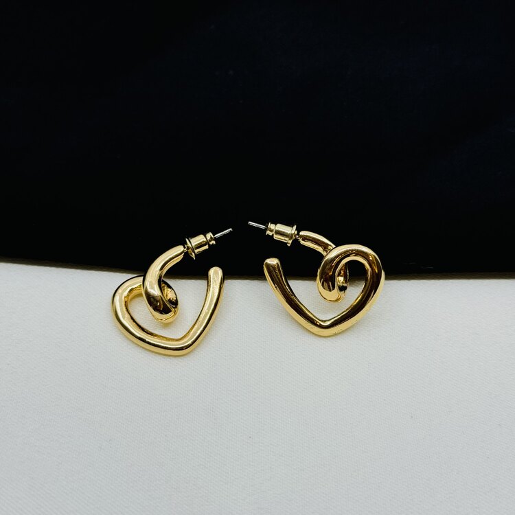 Kalp geçişli gold küpe