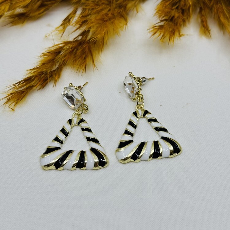 Üçgen zebra desen küpe