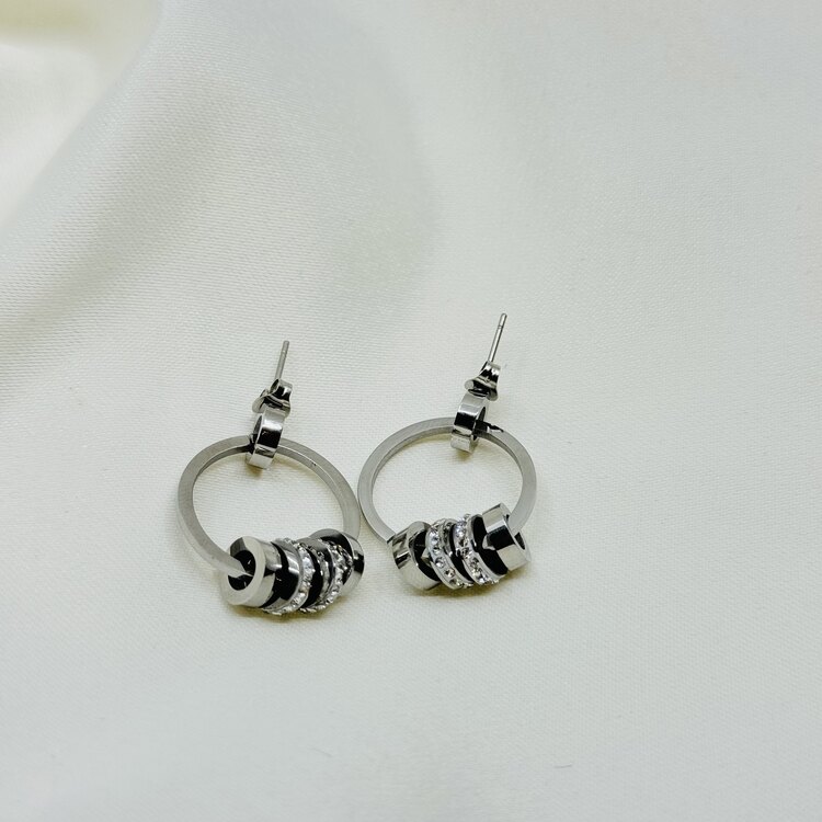 Taşlı pullu halka küpe Silver
