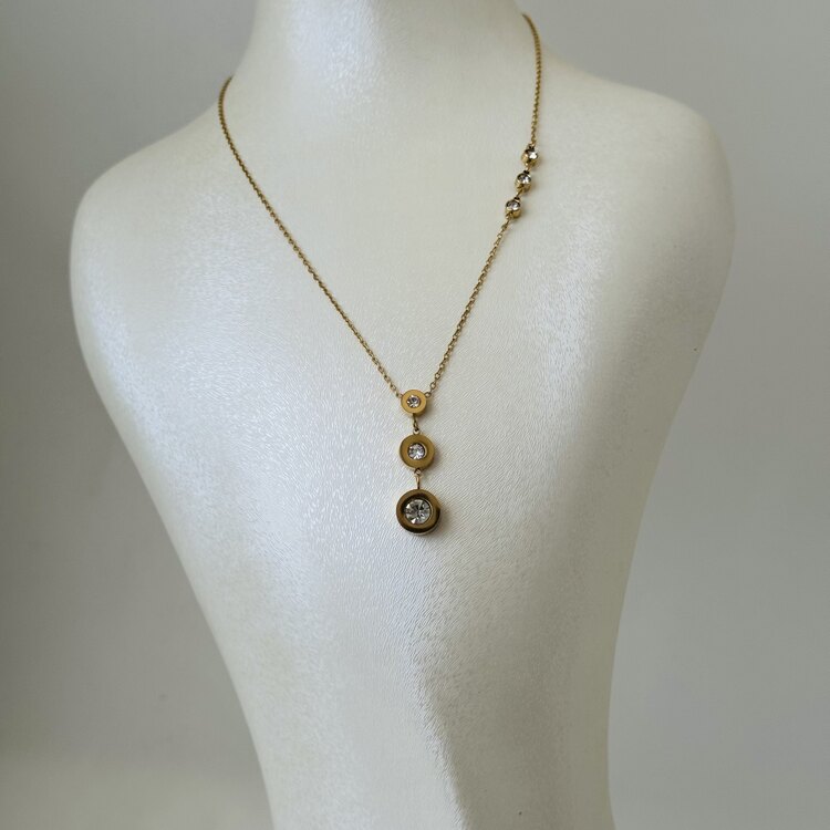 Marka model taşlı kolye