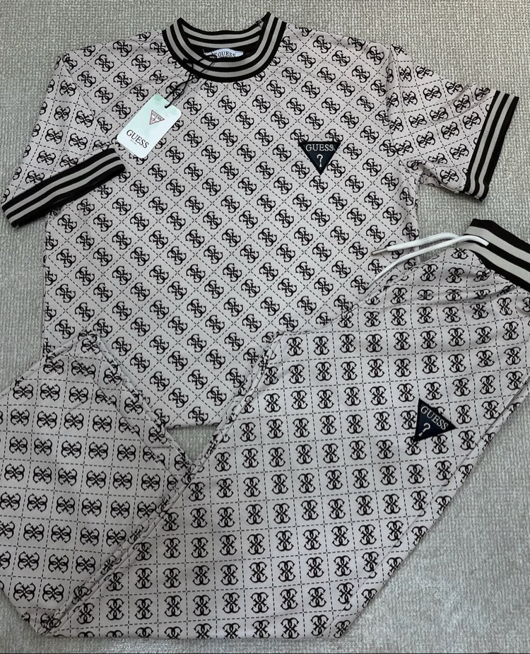 GUESS LUX EŞOFMAN TAKIMI