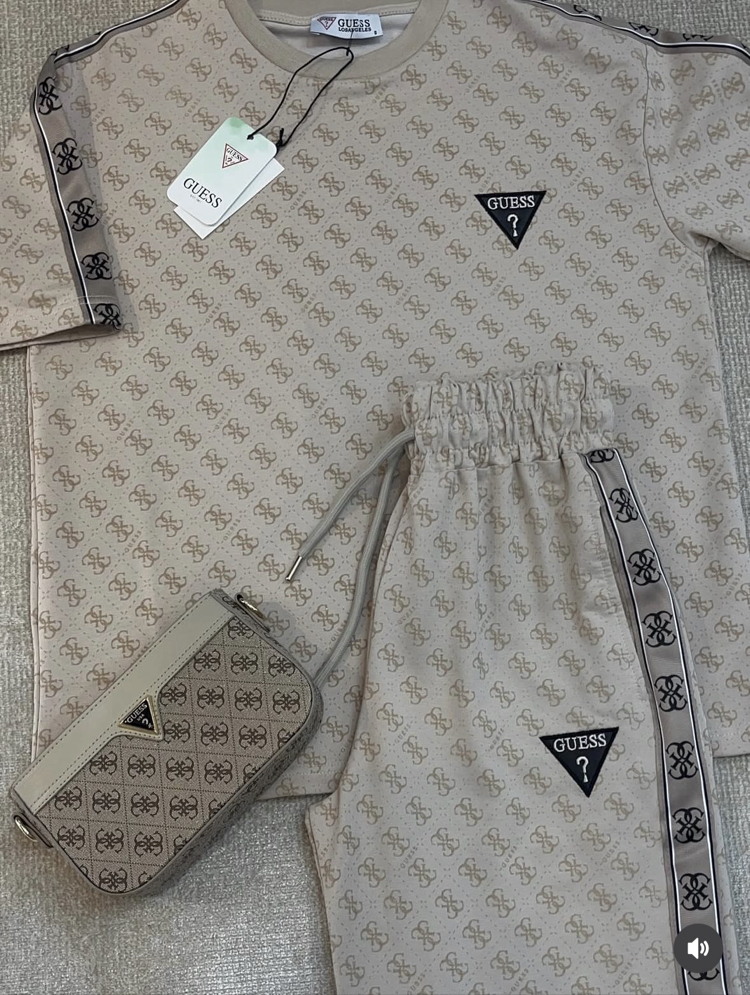 GUESS LUX EŞOFMAN TAKIMI