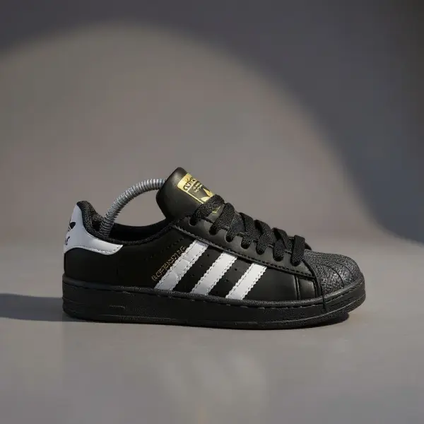 SUPERSTAR