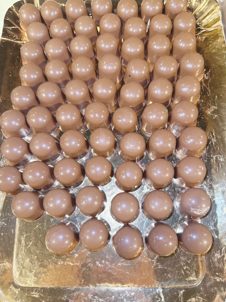 Antep Fıstıklı Dolgulu Çikolata (El Yapımı) (kg)