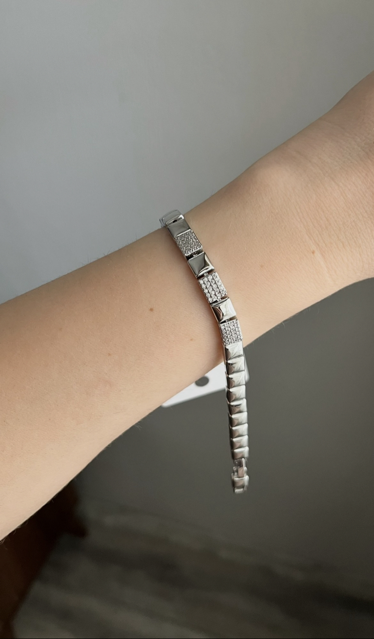Silver kare model Zirkon taşlı bileklik