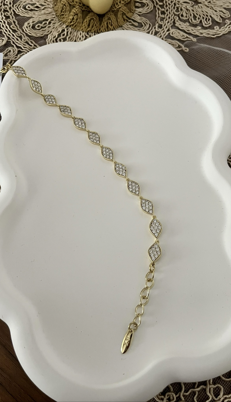 Baklava model Zirkon taşlı bileklik