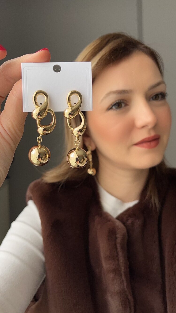 Sallantılı gold büyük top küpe