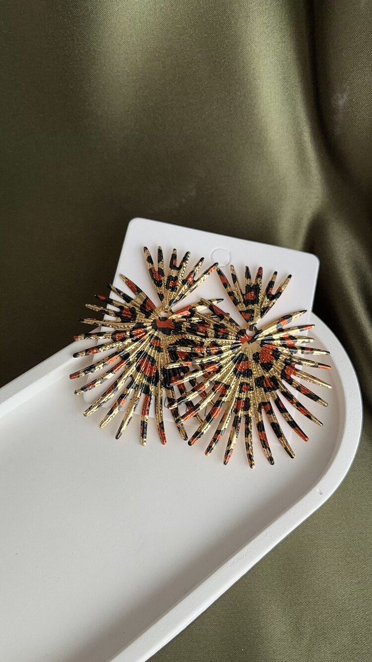 Leopar desen diken büyük küpe